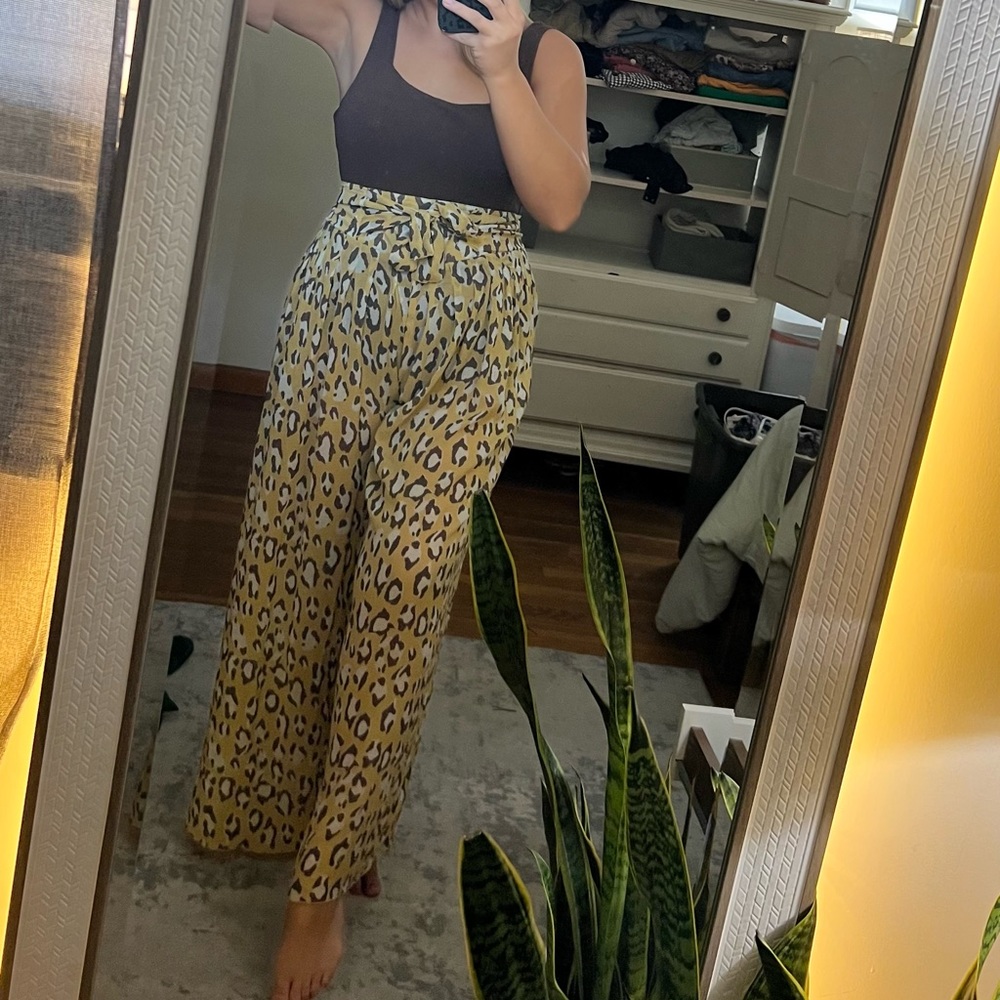 Lightweight Textured Wide-leg Pants